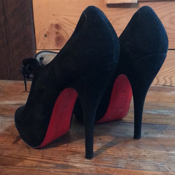 Christian Luouboutin Derby Shoe in Suede - Picture 6 of 10